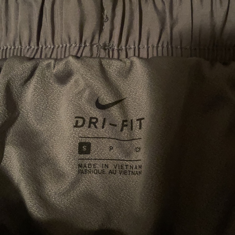 Nike - Picture 4 of 5